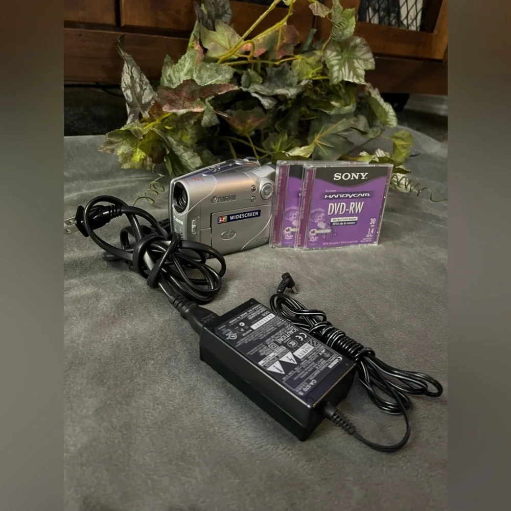 Canon DC100 DVD Camcorder
